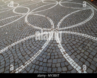 AACHEN, Germania - 31 maggio 2018. Cortile e fontana in Domschatzkammer Aachen. Museo di Aachen, Foto Stock