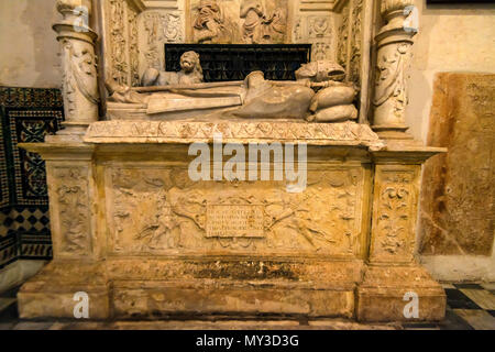 SANTO DOMINGO, REPUBBLICA DOMINICANA - 1 Novembre 2015: Interno della Basilica Cattedrale di Santa Maria la Menor in Santo Domingo Foto Stock