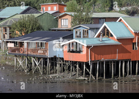 Castro, Chiloé, Cile: palafitte, noto come palafitos, proteggere contro le inondazioni. Foto Stock