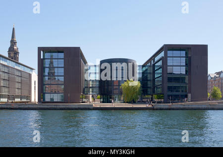 Il lato del porto del danese Ministero fiscale edifici di Copenhagen, Danimarca. Foto Stock