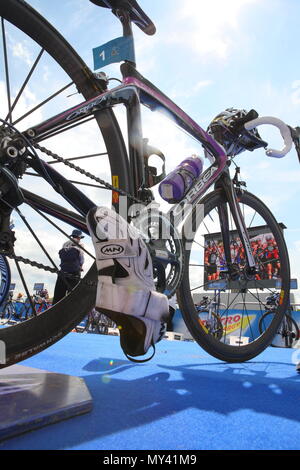 Regno Unito - Triathlon - Emma Moffatt AUS fase di transizione setup al destrogira Energy ITU World Championship - Londra, Hyde Park, 2010 Foto Stock