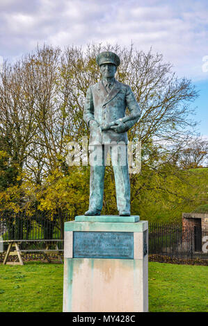 L ammiraglio sir Bertram Ramsey statua presso il castello di Dover, Kent, Regno Unito. La British Royal Navy officer responsabile di Dunkerque e di evacuazione D-Day sbarco in Normandia Foto Stock