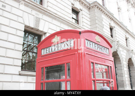 Telefono rosso booth a Londra, Regno Unito. Foto Stock