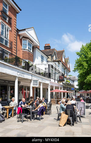 Ristorante esterno, The Pantiles, Royal Tunbridge Wells, Kent, England, Regno Unito Foto Stock