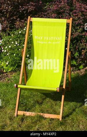 Hay Festival sdraio promozionale nella zona del giardino a Hay Festival 2018 Hay-on-Wye Powys Wales UK Foto Stock