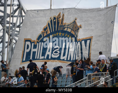 Chester, Pennsylvania, USA. 5 Giugno, 2018. Philadelphia Unione fan tenendo il loro banner prima di iniziare la partita tra l' Unione e la Richmond Kickers a Talen Energy Stadium, Chester PA Credito: Ricky Fitchett/ZUMA filo/Alamy Live News Foto Stock