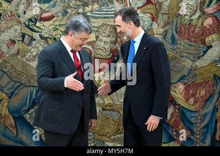 Madrid, Spanien. 04 Giugno, 2018. Petro Poroshenko e re Felipe VI. dalla Spagna in occasione di un ricevimento nel Palacio de la Zarzuela. Madrid, 04.06.2018 | Utilizzo di credito in tutto il mondo: dpa/Alamy Live News Foto Stock