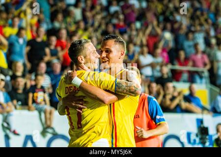 5 giugno 2018: Ciprian Deac #17 (Romania) e Cristian Manea #4 (Romania) celebra il secondo obiettivo durante la International Amichevole - Romania vs. Finlandia a Ilie Oana Stadium di Tulcea, Romania ROU. Copyright: Cronos/Catalin Soare Foto Stock