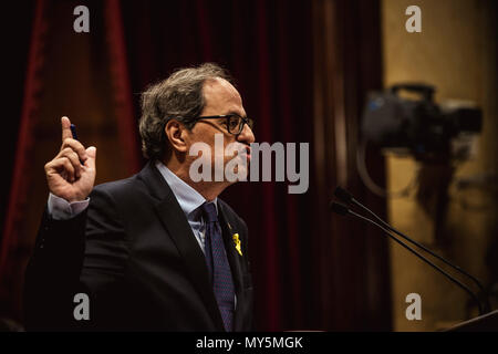 Barcellona, Spagna. 6 Giugno 2018: QUIM TORRA, Presidente del Governo catalano, parla durante una sessione al Parlamento catalano Credito: Matthias Oesterle/Alamy Live News Foto Stock