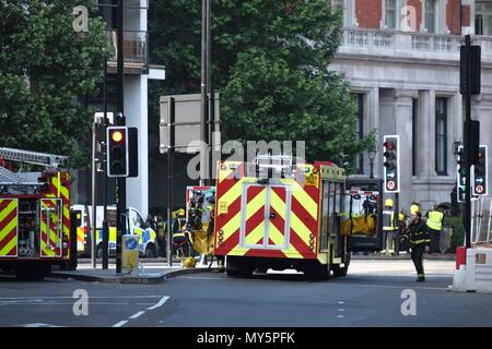 Londra, UK. 6 Giugno 2018. Londra Vigili del Fuoco di occuparsi di un incendio al Mandarin Oriental Hotel in Knightsbridge. : Claire Doherty/Alamy Live News Foto Stock