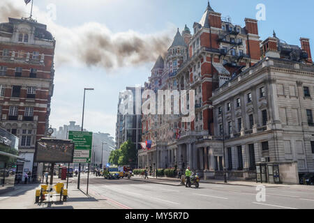 Londra, Regno Unito. Il 6 giugno, 2018. Manadarin Occidental Hotel fire a Londra. 2018-05 Knightsbridge Credito: Peter Smith/Alamy Live News Foto Stock