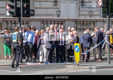 Londra, Regno Unito. Il 6 giugno, 2018. Manadarin Occidental Hotel fire a Londra. 2018-05 Knightsbridge Credito: Peter Smith/Alamy Live News Foto Stock