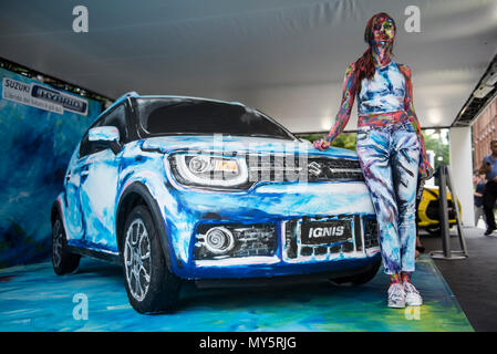 Torino Piemonte, Italia. Il 6 giugno, 2018. Dipinti personalizzati Suzuki Ignis ibrido e modello verniciato a Torino Motor Show 2018. Credito: Stefano Guidi/ZUMA filo/Alamy Live News Foto Stock