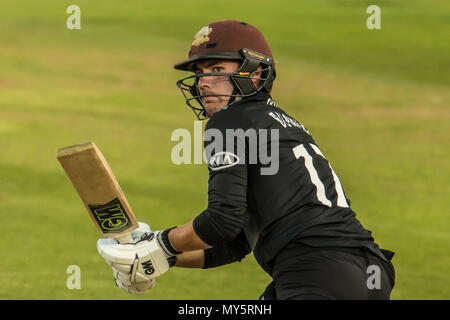 Londra, UK. Il 6 giugno, 2018. Rory ustioni alla battuta per Surrey contro Glamorgan nel Royal London One-Day Cup match al ovale. David Rowe/Alamy Live News. Foto Stock