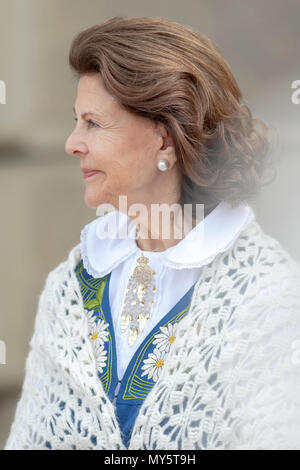 Stoccolma, Svezia. Il 6 giugno, 2018. Nazionale svedese per la giornata con re Carl XVI e la Regina Silvia all'apertura cermony Stoccolma castello reale per il pubblico. Credito: Stefan Holm/Alamy Live News Foto Stock