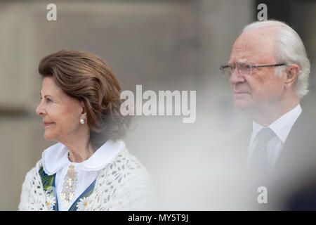 Stoccolma, Svezia. Il 6 giugno, 2018. Nazionale svedese per la giornata con re Carl XVI e la Regina Silvia all'apertura cermony Stoccolma castello reale per il pubblico. Credito: Stefan Holm/Alamy Live News Foto Stock