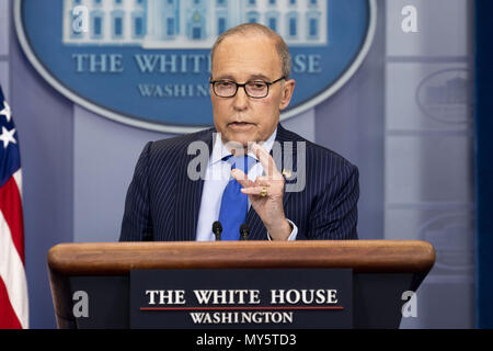 Washington, DC, Stati Uniti d'America. Il 6 giugno, 2018. Briefing con la stampa sul G7 con Larry KUDLOW, Direttore della nazionale degli Stati Uniti Consiglio economico, nella Casa Bianca Press Briefing Room alla Casa Bianca di Washington il 6 giugno 2018 Credit: Michael Brochstein/ZUMA filo/Alamy Live News Foto Stock