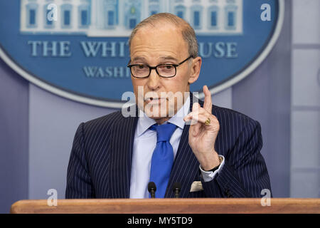 Washington, DC, Stati Uniti d'America. Il 6 giugno, 2018. Briefing con la stampa sul G7 con Larry KUDLOW, Direttore della nazionale degli Stati Uniti Consiglio economico, nella Casa Bianca Press Briefing Room alla Casa Bianca di Washington il 6 giugno 2018 Credit: Michael Brochstein/ZUMA filo/Alamy Live News Foto Stock