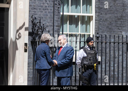 Londra, Regno Unito. Il 6 giugno, 2018. Theresa Maggio ha detto omologo israeliano Benjamin Netanyahu è preoccupata per la ripresa dei palestinesi durante un'ondata di proteste alla frontiera Gaza. Credito: Andy Morton/Alamy Live News Foto Stock