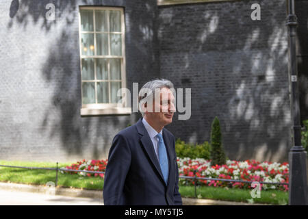 Londra, Regno Unito. Il 6 giugno, 2018. Phillip Hammond, il Cancelliere dello Scacchiere lasciando il numero 11 di Downing Street per le Case del Parlamento Credito: Andy Morton/Alamy Live News Foto Stock