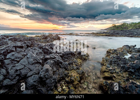 Tramonto a La Perouse Bay di Maui, Hawaii Foto Stock