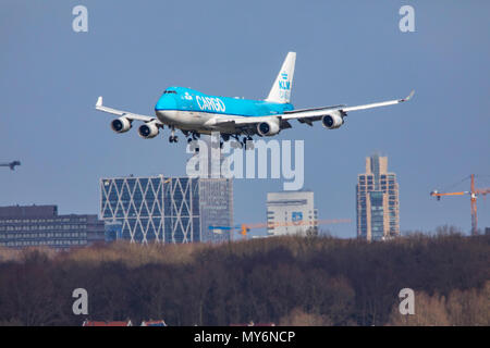 KLM Cargo, Boeing 747 avvicinando l'aeroporto Schiphol di Amsterdam, in Olanda Settentrionale, Paesi Bassi, Foto Stock