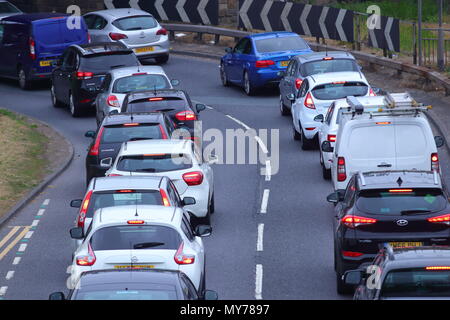 Costruzione di traffico fino a Armley giratorie Foto Stock