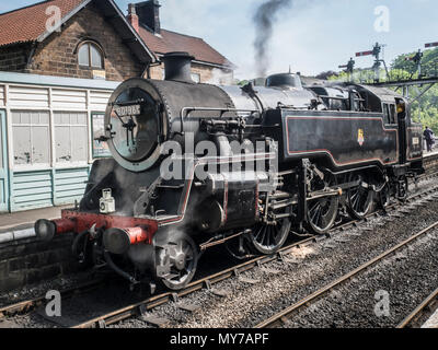 BR 2-6-4T serbatoio standard 80136 a Grosmont stazione. Progettato da Robert enigmi questo loco è uno dei 155 costruita tra 1951 e 1956. Foto Stock