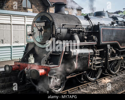 BR 2-6-4T serbatoio standard 80136 a Grosmont stazione. Progettato da Robert enigmi questo loco è uno dei 155 costruita tra 1951 e 1956. Foto Stock