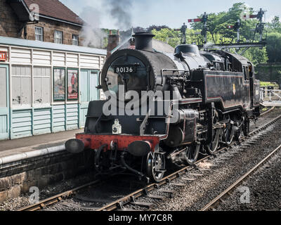 BR 2-6-4T serbatoio standard 80136 a Grosmont stazione. Progettato da Robert enigmi questo loco è uno dei 155 costruita tra 1951 e 1956. Foto Stock