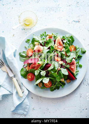 Ancora in vita di barbabietole e fig insalata, vista aerea Foto Stock