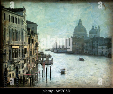 Canal grande e la salute a Venezia caratterizzano l'architettura storica e le acque tranquille durante la luce del mattino presto. Italia Foto Stock