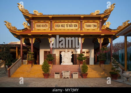 Chua Ngu Tu figlio di Majin Bu Pagoda, vicino a Phan Thiet, Binh Thuan, Vietnam Foto Stock