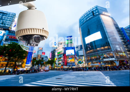 Telecamera TVCC o esercizio di sorveglianza con city building Foto Stock