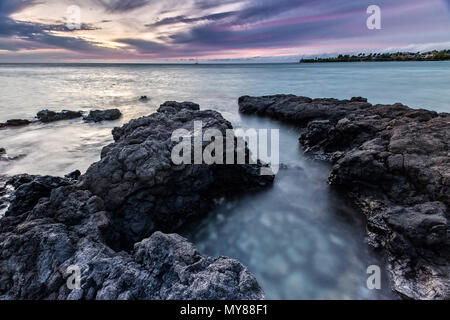 Tramonto a Anaehoomalu Beach in Big Island delle Hawaii, Foto Stock