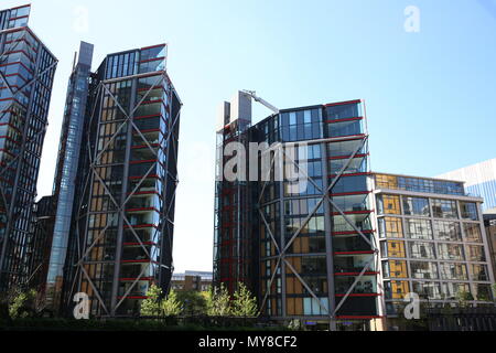 Londra - il 4 maggio 2018. Neo Bankside sviluppo progettato da Rogers Stirk Harbour e partner, accanto alla Tate Modern dal fiume Tamigi, Southwark Foto Stock