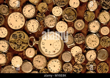 Vecchi orologi da polso e parti. Vintage.