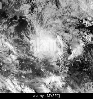 . Inglese: Geostazionario immagini di 2017's depressione tropicale 29W (29W) . 6 novembre 2017. Naval Research Laboratory 13 29W Geostationary VIS-IR 2017 Foto Stock
