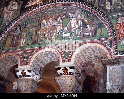 . Abramo divertente tre angeli; il sacrificio di Isacco; Basilica di San Vitale a Ravenna, Italia. Il 5 aprile 2006. Georges Jansoone 474 SanVitale20 regolato Foto Stock