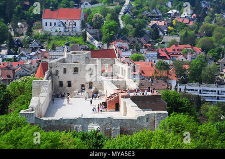 Veduta aerea del castello di Kazimierz Dolny, Lubelskie voivodato, Polonia, maggio 2018 Foto Stock
