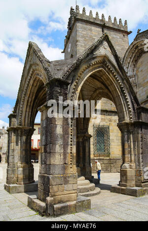 Salado monumento di Oliveira square, Guimarães, Portogallo. Foto Stock