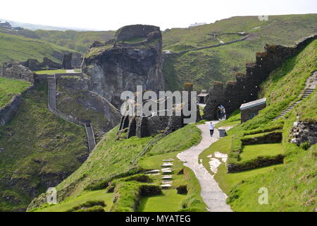 Rovine di Tintagel Castle in Cornwall, Regno Unito Foto Stock