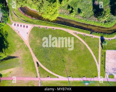 Vista aerea della bella città pubblico park in Wegorzewo, Mazury, Polonia Foto Stock