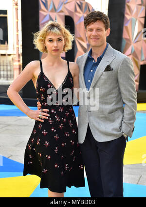 Imogen Poots e James Norton arrivando per la Royal Academy of Arts Estate Anteprima della Fiera parte 2018 tenutasi a Burlington House, Londra. Foto Stock