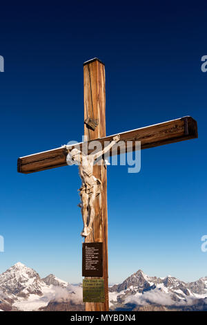 Il vertice di croce sulla piattaforma del Piccolo Cervino Foto Stock