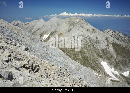 Un fantastico panorama a picco Kutelo e Koncheto da Vihren, montagna Pirin, Bulgaria Foto Stock