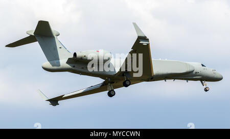 GILZE-Rijen, Paesi Bassi - 30 Maggio 2018: Forza Aerea Italiana Gulfstream G550 AEW/C (Airborne Early Warning e controllo) aerei in arrivo a Gilze-Rijen Foto Stock