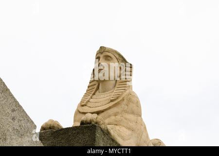 Fontana egiziano sphinx, il Parque del Retiro di Madrid, Spagna. Maggio 2018 Foto Stock