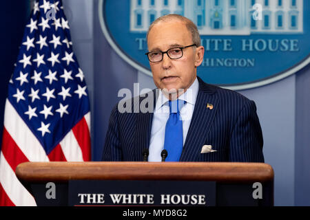 Briefing con la stampa sul G7 con Larry Kudlow, Direttore della nazionale degli Stati Uniti Consiglio economico, nella Casa Bianca Press Briefing Room alla Casa Bianca a Washington. Foto Stock