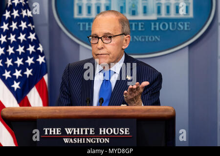 Briefing con la stampa sul G7 con Larry Kudlow, Direttore della nazionale degli Stati Uniti Consiglio economico, nella Casa Bianca Press Briefing Room alla Casa Bianca a Washington. Foto Stock